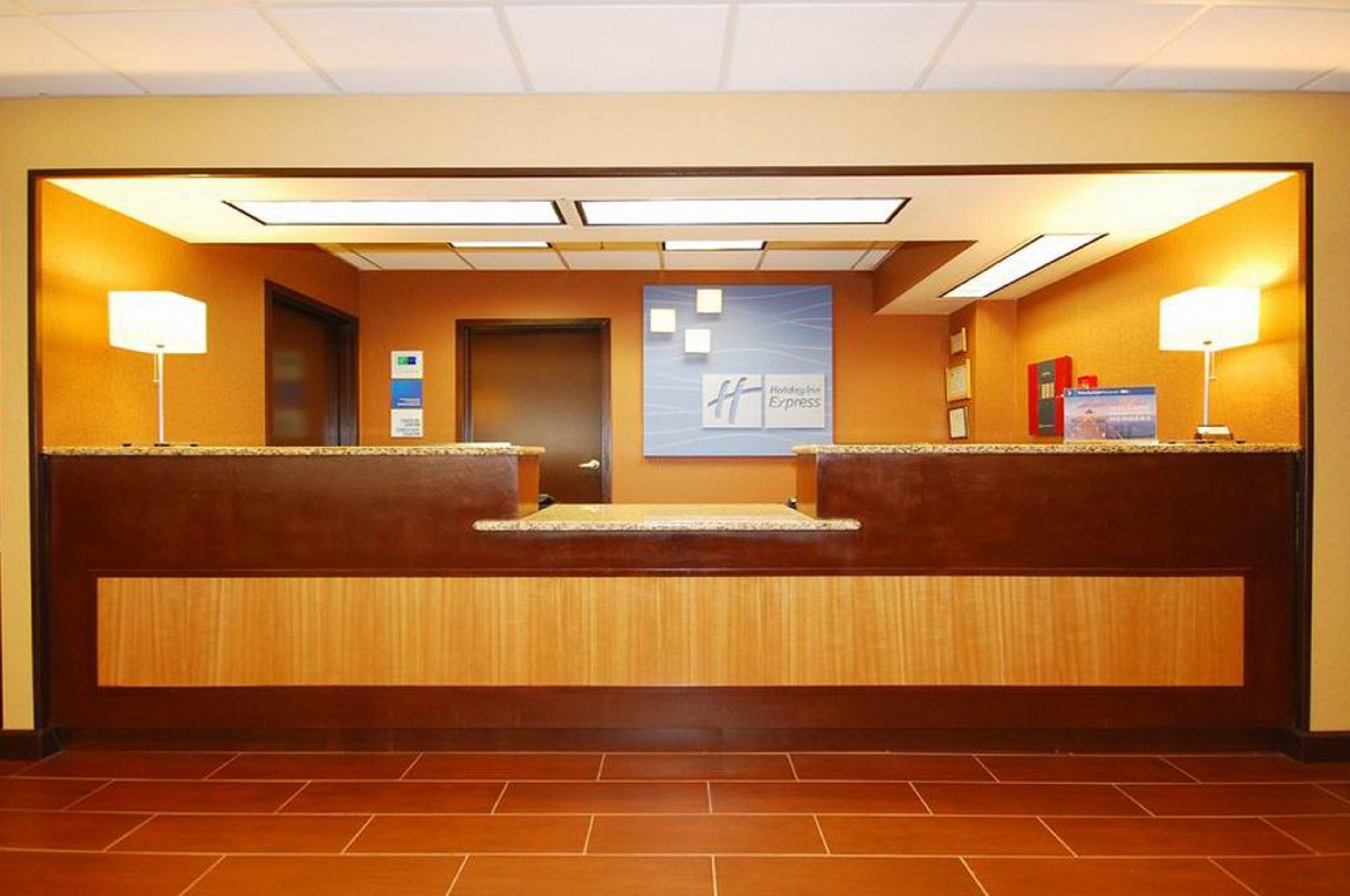 Holiday Inn Express Forsyth By Ihg Bagian luar foto