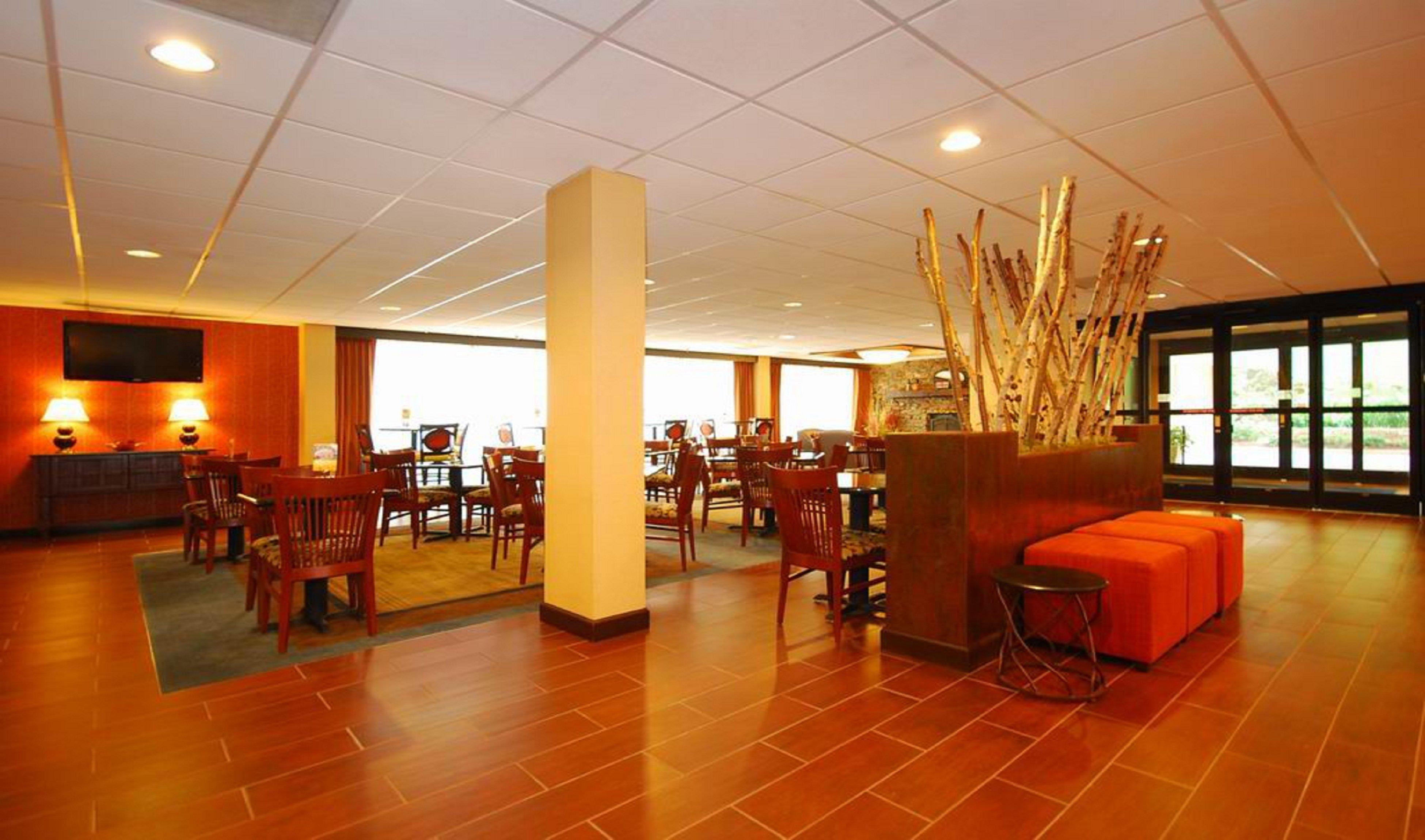 Holiday Inn Express Forsyth By Ihg Bagian luar foto