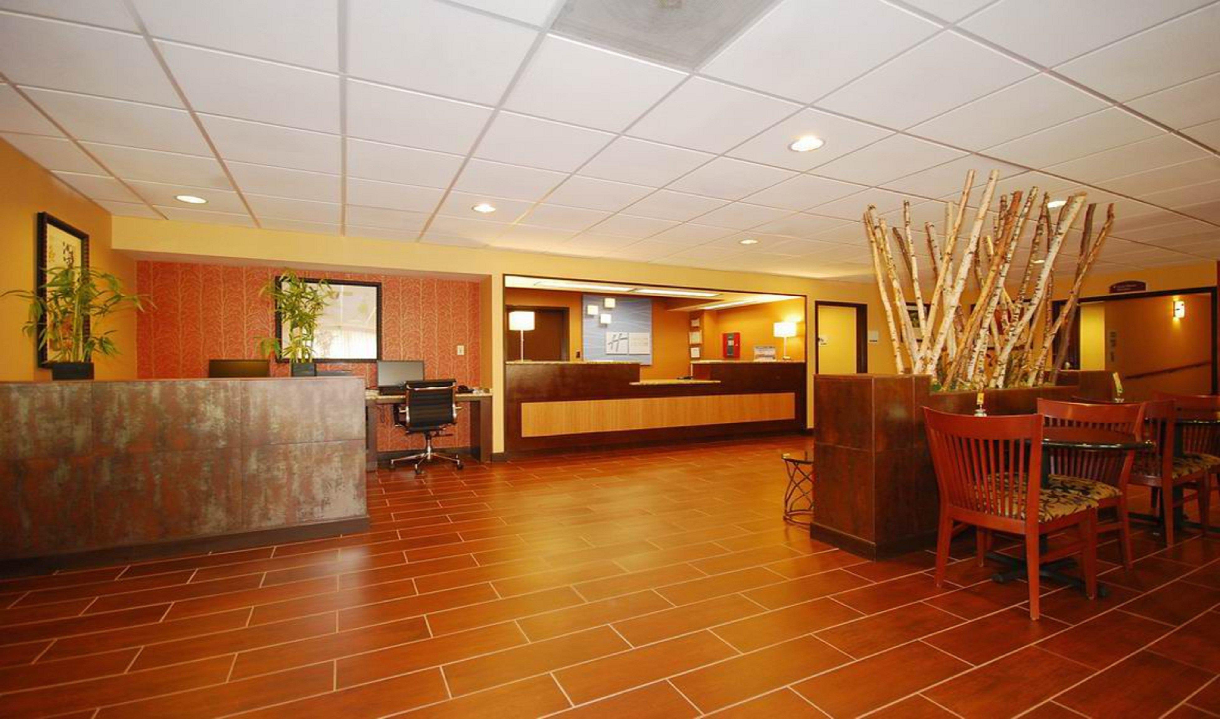 Holiday Inn Express Forsyth By Ihg Bagian luar foto