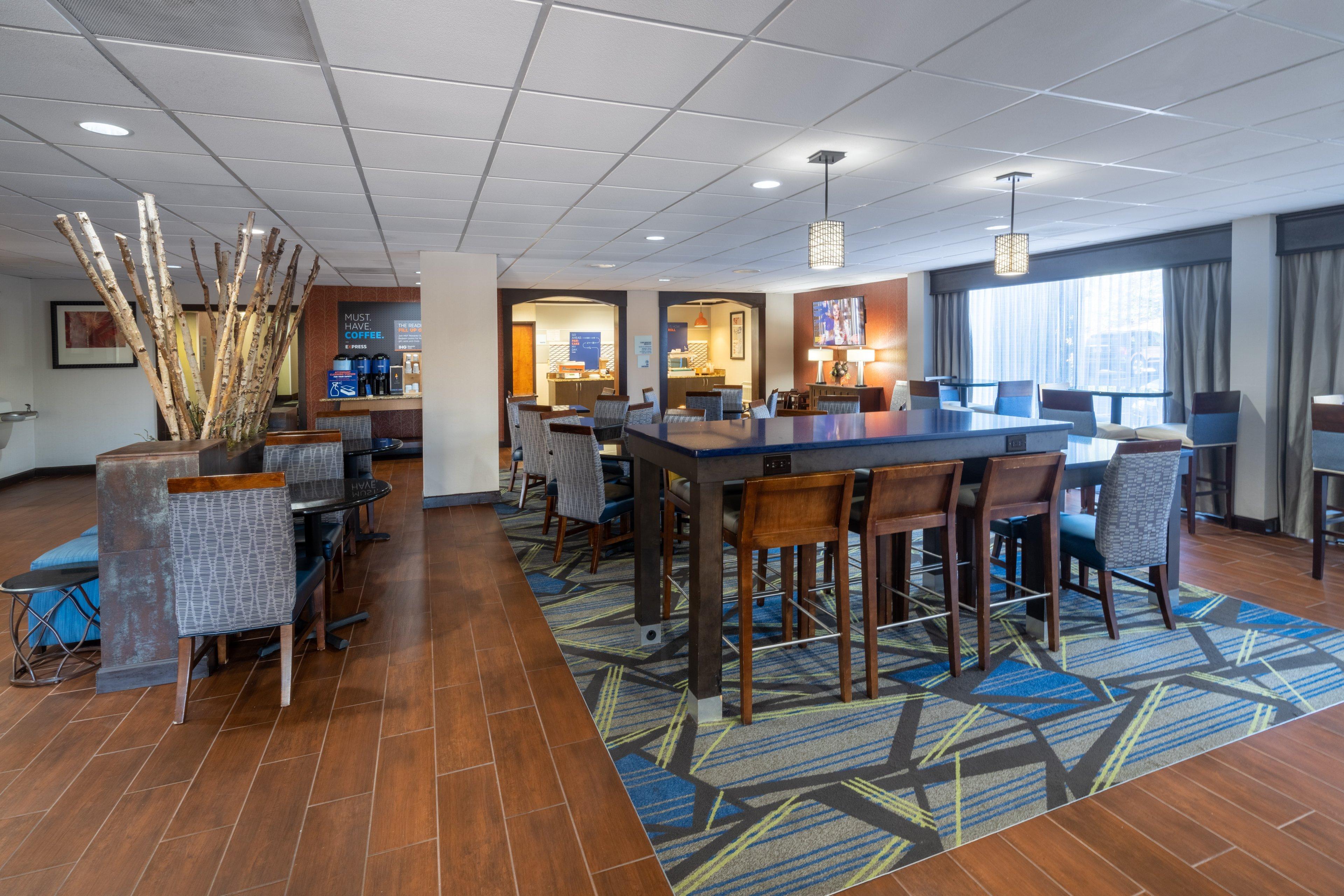 Holiday Inn Express Forsyth By Ihg Bagian luar foto