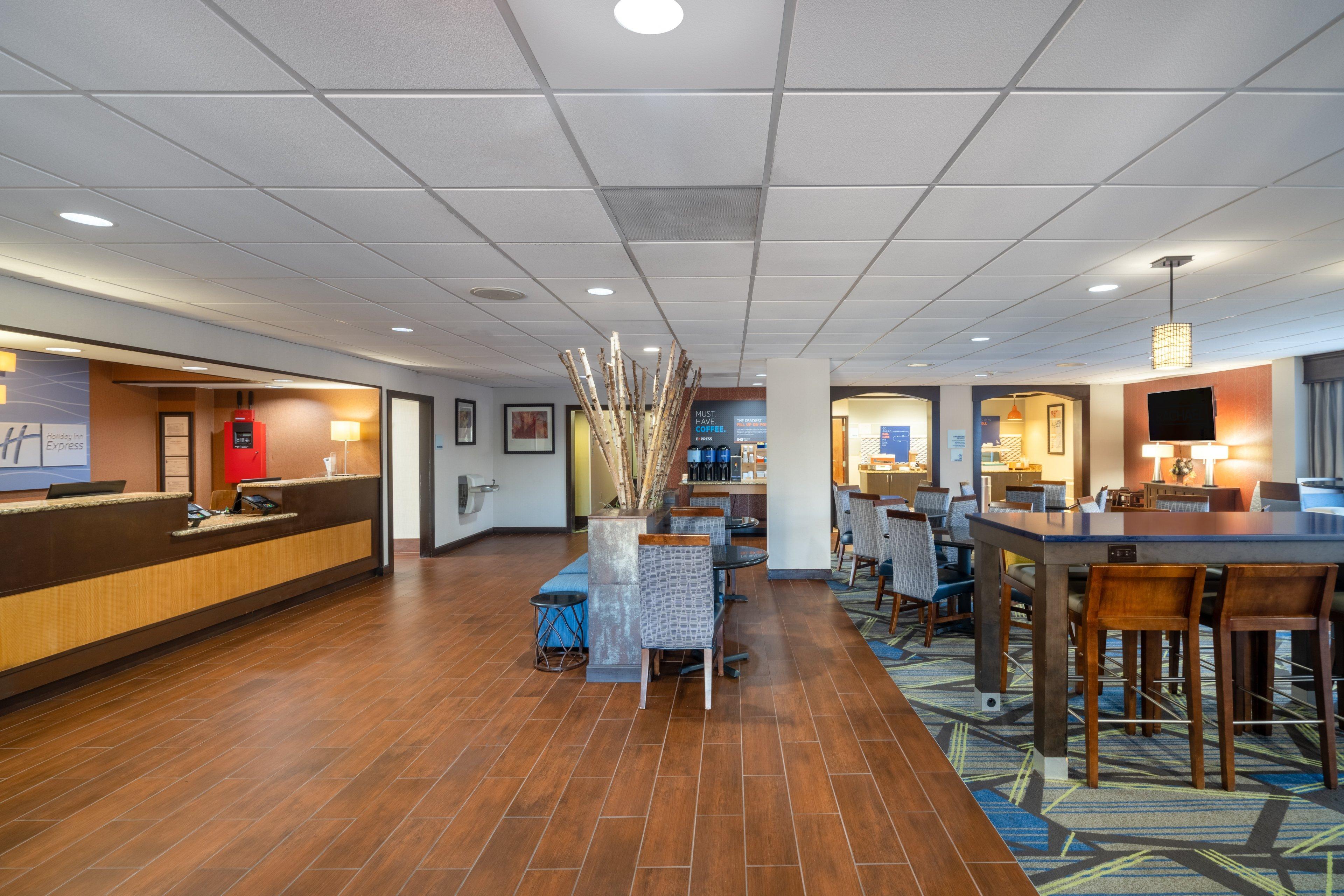 Holiday Inn Express Forsyth By Ihg Bagian luar foto