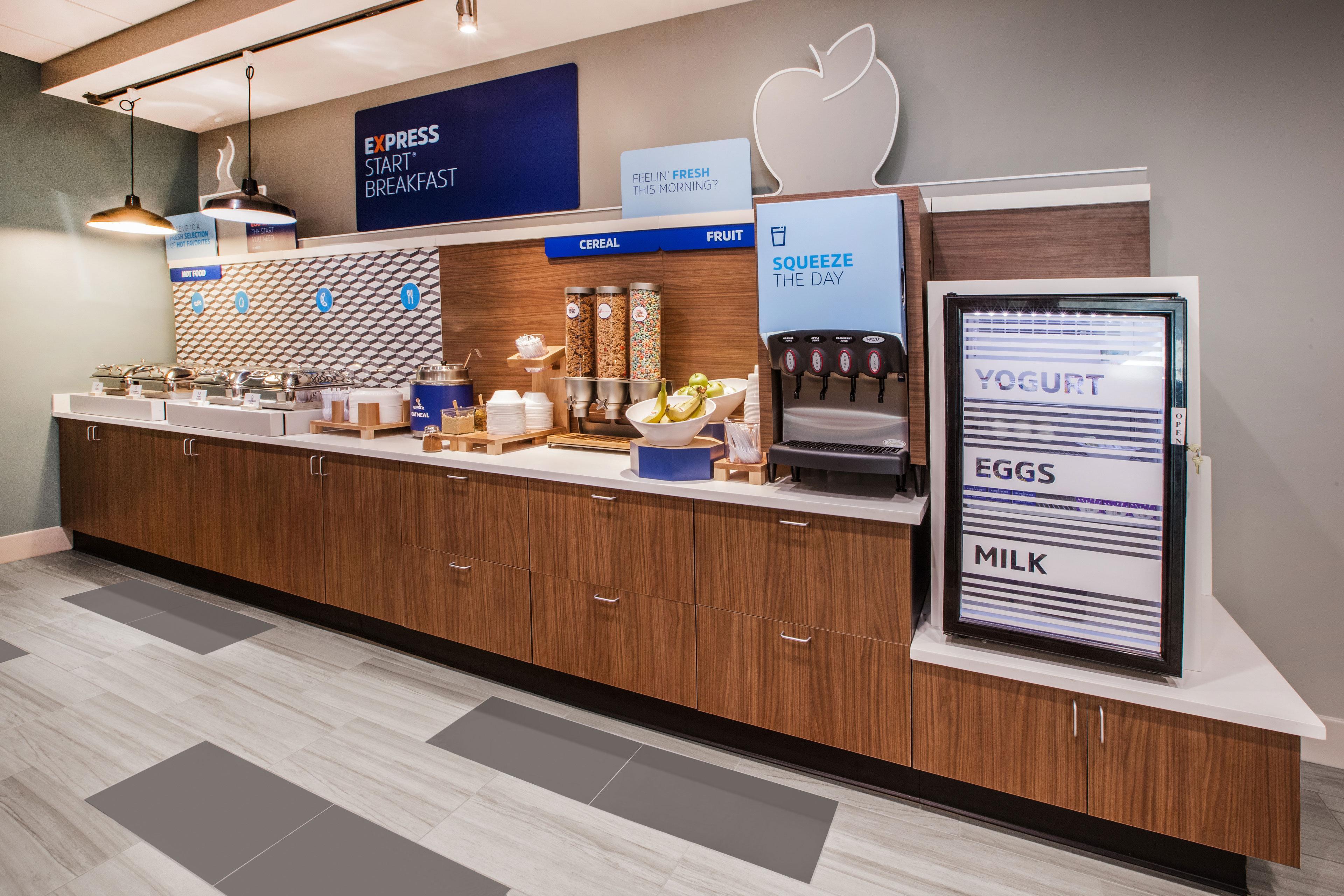 Holiday Inn Express Forsyth By Ihg Bagian luar foto