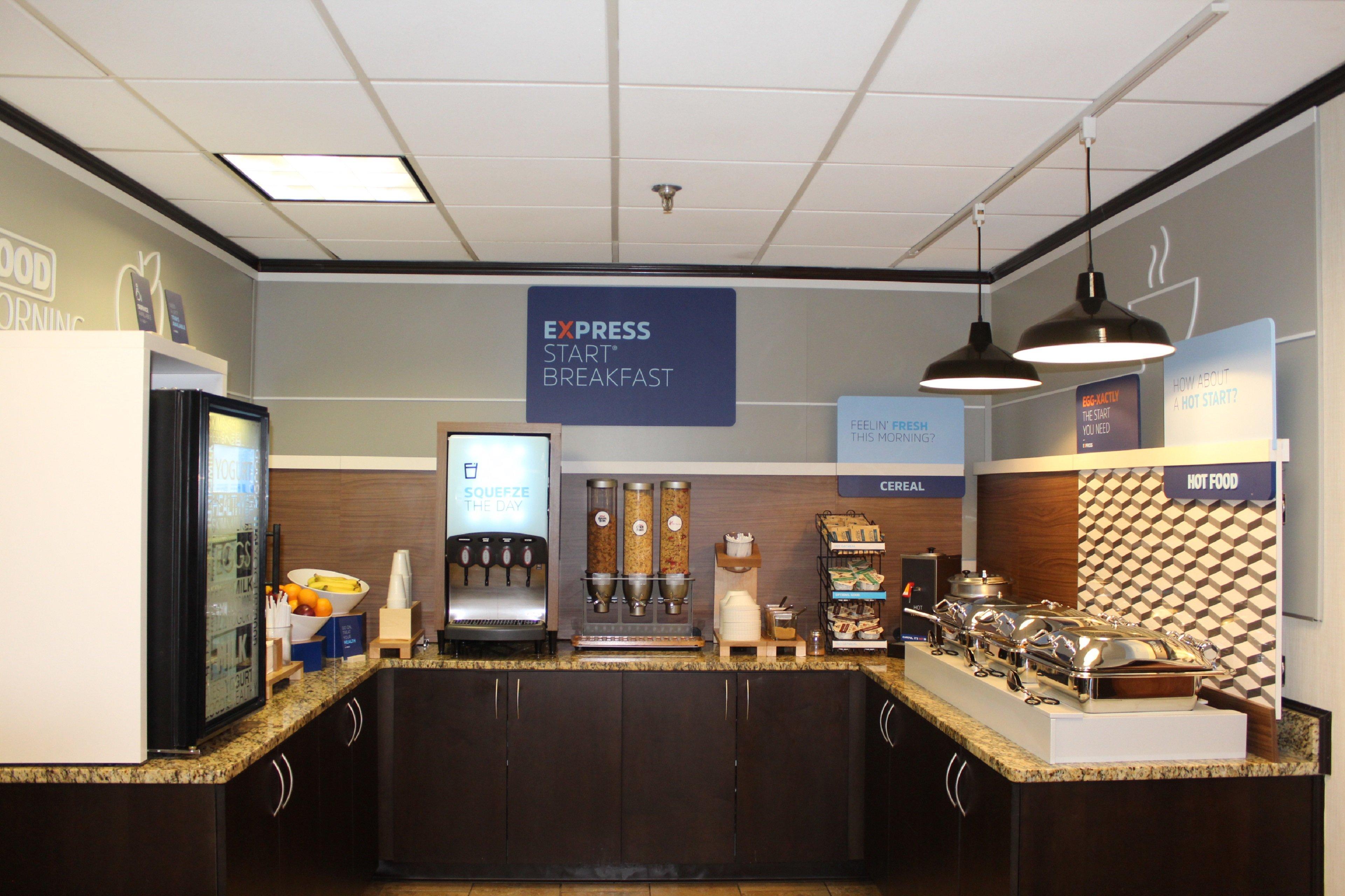 Holiday Inn Express Forsyth By Ihg Bagian luar foto