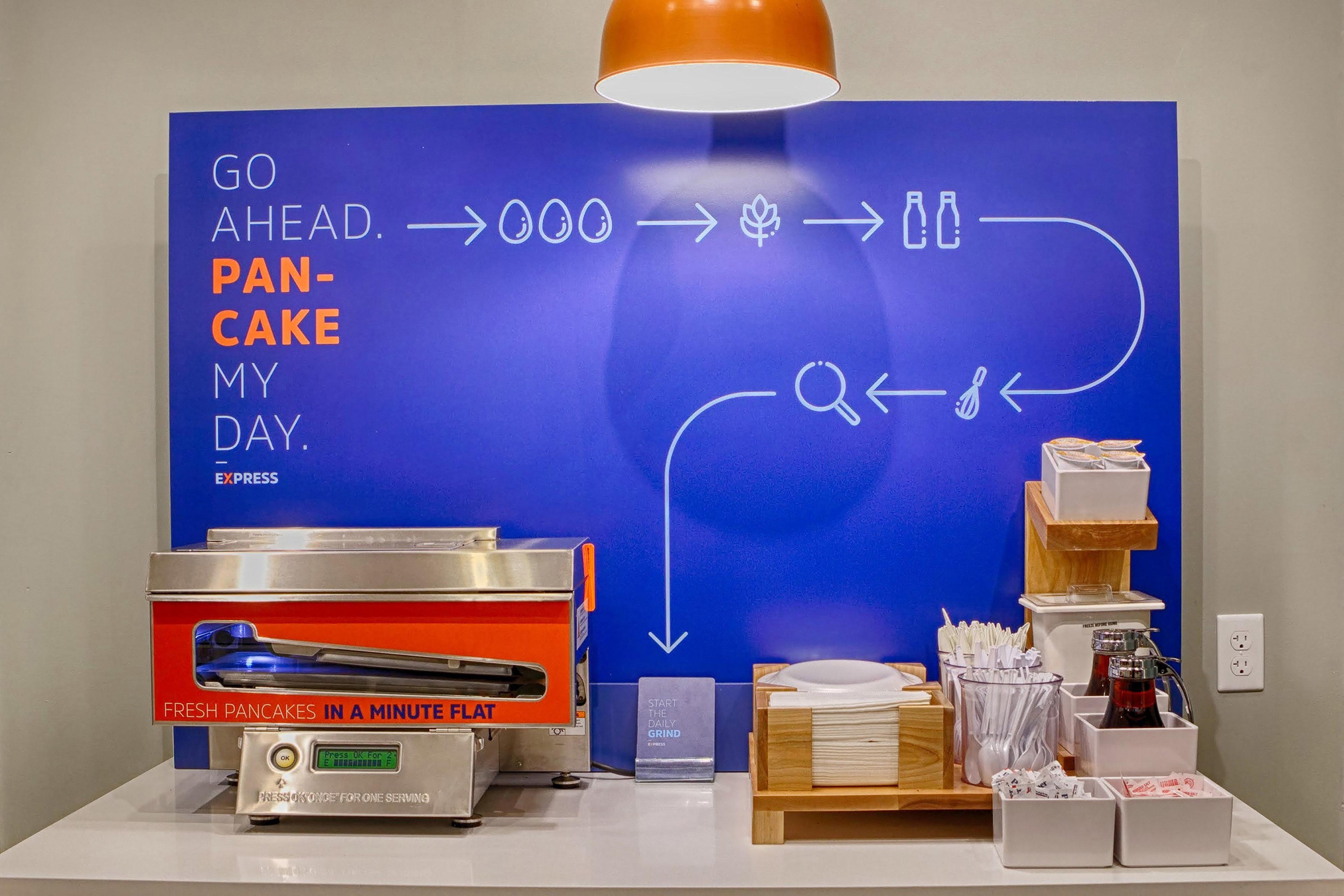 Holiday Inn Express Forsyth By Ihg Bagian luar foto