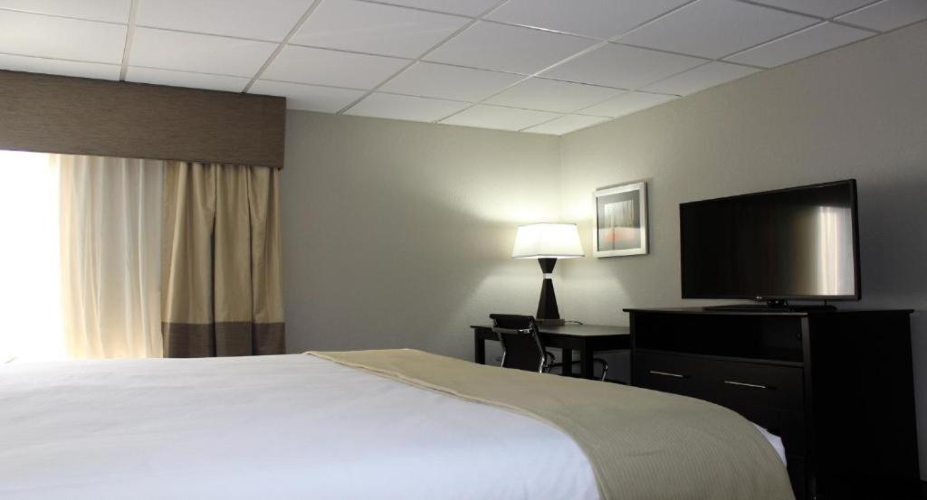 Holiday Inn Express Forsyth By Ihg Bagian luar foto