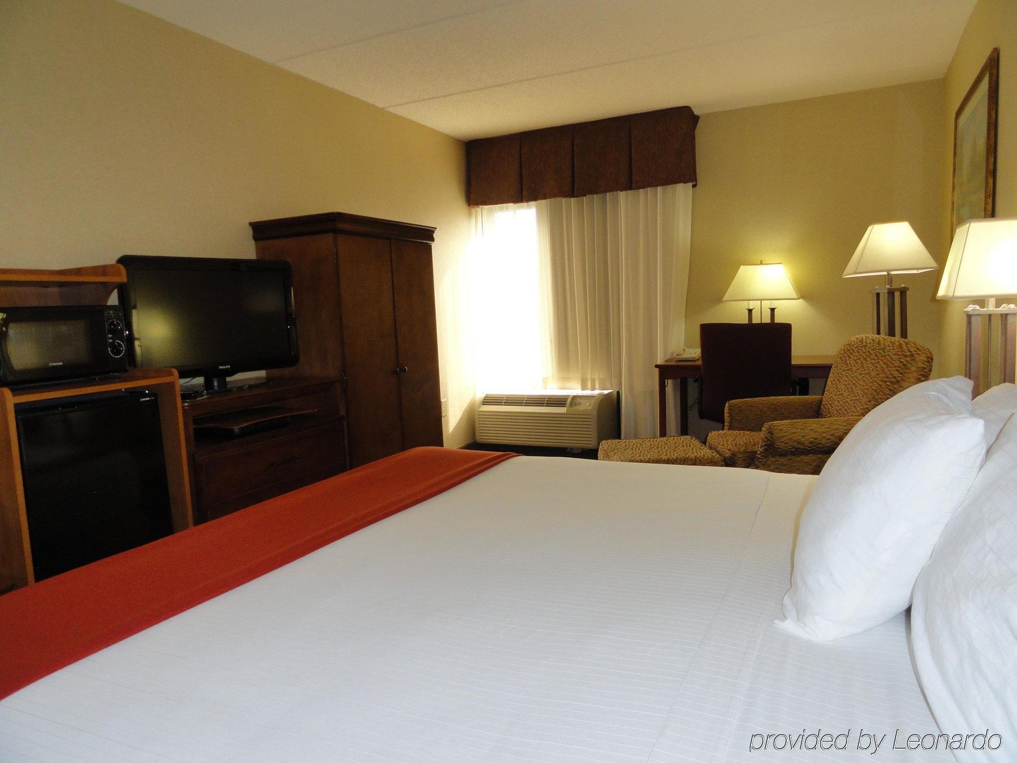Holiday Inn Express Forsyth By Ihg Bagian luar foto