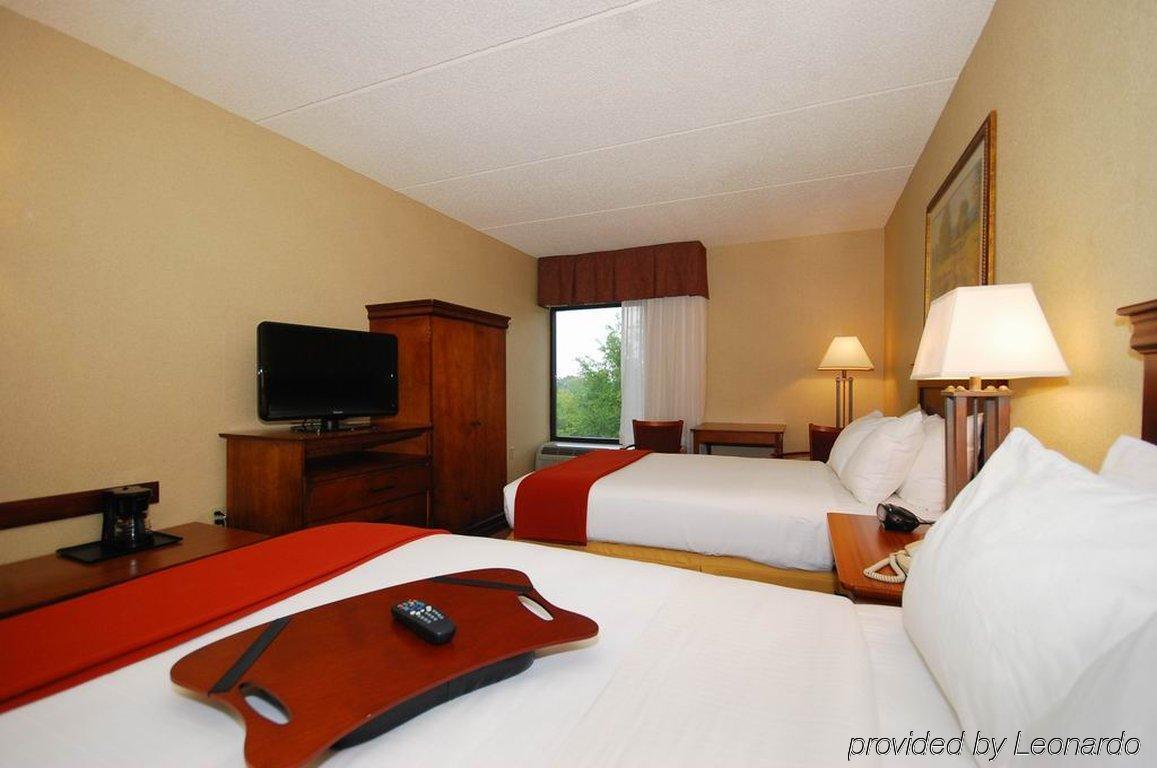 Holiday Inn Express Forsyth By Ihg Ruang foto