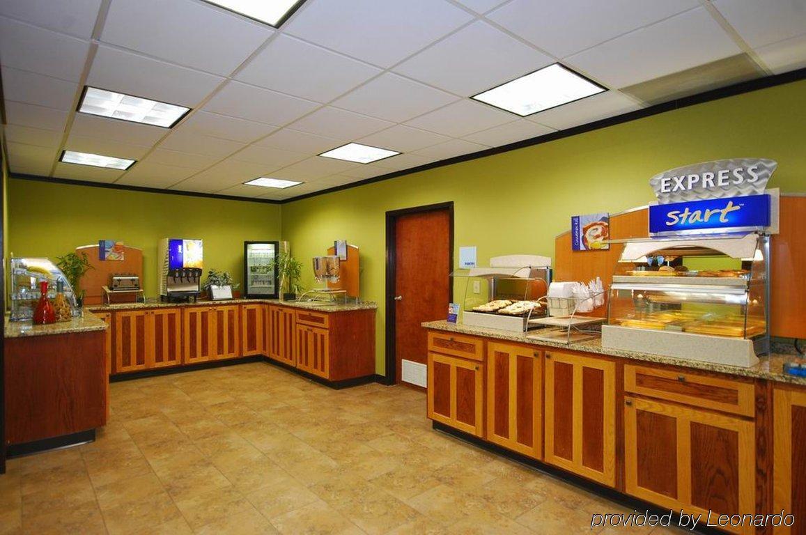 Holiday Inn Express Forsyth By Ihg Bagian luar foto